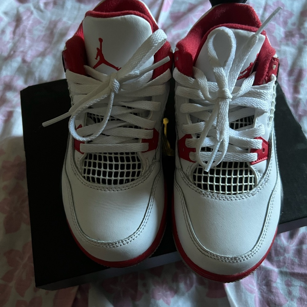 Fire red 4s